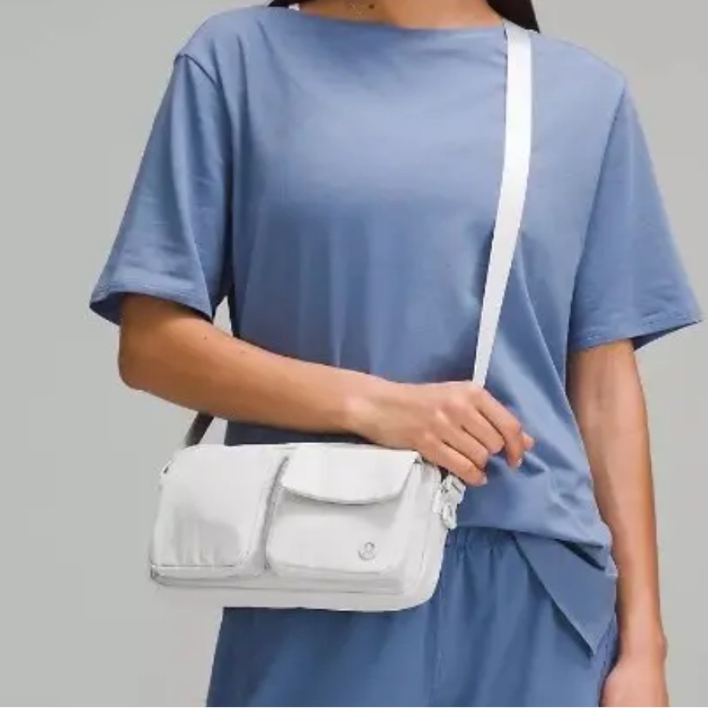 Lululemon Multi Pocket Bag